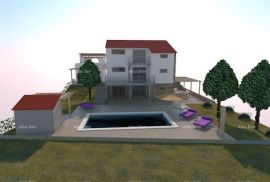 Kuća Prodaje se kuća na velikoj okućnici sa projektom, Zambratija, Umag, Umag, Famiglia