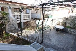 CRIKVENICA - stan prizemlje 180 m2 s panoramskim pogledom na more + okoliš 250 m2, Crikvenica, Wohnung