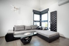 Pula,  moderan trosobni stan NKP 129 m2, širi centar grada, Pula, Appartement