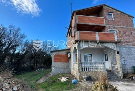 Istra, Valbandon, samostojeća kuća s tri stana za investiciju, Fažana, House