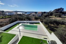 Predivna moderna vila sa bazenom i  pogledom na more, Rab, Kuća