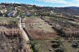 Istra, Buje - građevinsko zemljište 1032 m2 na odličnoj lokaciji, Buje, Terrain