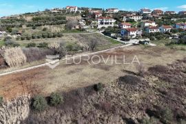 Istra, Buje - građevinsko zemljište 1032 m2 na odličnoj lokaciji, Buje, Land