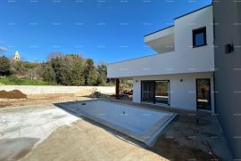 Kuća Prodaje se nova kuća sa bazenom na odličnoj lokaciji, blizu mora!, Ližnjan, Famiglia