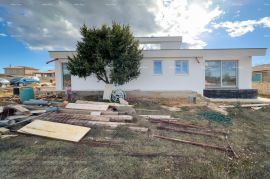 Kuća Prodaja novoizgrađene kuće sa bazenom, na mirnoj lokaciji, Juršići!, Svetvinčenat, Famiglia