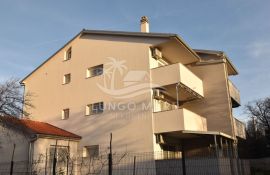 N.VINODOLSKI, POVILE-ETAŽA KUĆE, DVA STANA, BLIZINA MORU, Novi Vinodolski, Apartamento