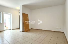 Novigrad, garsonijera s lođom, Novigrad, Flat