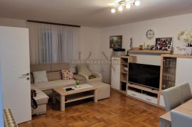 ISTRA - POREČ, SAMOSTOJEĆA KUĆA S VIŠE APARTMANA I PREKRASNIM VRTOM, Poreč, House