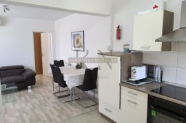 ISTRA - POREČ, SAMOSTOJEĆA KUĆA S VIŠE APARTMANA I PREKRASNIM VRTOM, Poreč, Дом