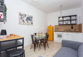 ŠIBENIK, CENTAR-stan u centru grada 66,80m2, Šibenik, Apartamento