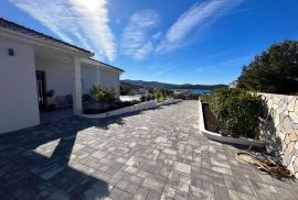 ŠIBENIK, ŽABORIĆ - Prekrasna vila s bazenom i pogledom na more, Šibenik - Okolica, House