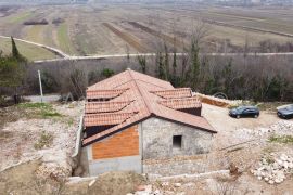 Imotski kuća za odmor u izgradnji 300 m2 - parcela 4300 m2 - intima, Imotski, Casa