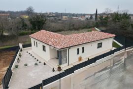 Prekrasna novoizgrađena vila u mirnom okruženju, Marčana, Kuća