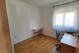 Sunčani obiteljski stan s galerijom, Viškovo, Appartement