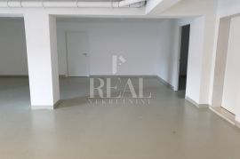 CRES-stan na atraktivnoj lokaciji u blizini mora, 3S+DB od 115 m2, Cres, Kвартира