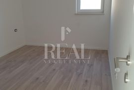 CRES-stan na atraktivnoj lokaciji u blizini mora, 3S+DB od 115 m2, Cres, Apartamento