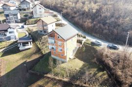 Kuća na tri sprata 250m2 sa okućnicom, Zabrđe, Sarajevo Novi Grad, Famiglia