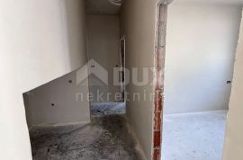 ŠIBENIK, BRODARICA - Stan s vrtom u novogradnji I. red do mora, Šibenik - Okolica, Apartamento