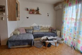 NOVI VINODOLSKI - samostojeća kuća s pet apartmana, Novi Vinodolski, House