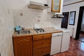 NOVI VINODOLSKI - samostojeća kuća s pet apartmana, Novi Vinodolski, Maison