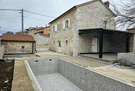 ISTRA, VIŠNJAN - Kamena ljepotica u centru manjeg naselja, Višnjan, Famiglia