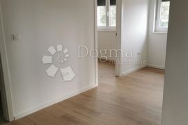 DVOETAŽAN TROSOBAN STAN S VRTOM, Zadar, Appartement