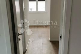 DVOETAŽAN TROSOBAN STAN S VRTOM, Zadar, Wohnung