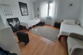 Šarmantan i prostran stan na Rabu u Palitu, Rab, Apartamento