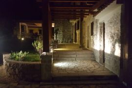 Kamena kuća sa prostranom okućnicom, Kršan, Istra, Kršan, Kuća
