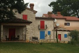 Kamena kuća sa prostranom okućnicom, Kršan, Istra, Kršan, Famiglia