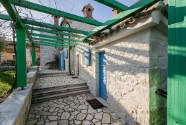 Kamena kuća sa prostranom okućnicom, Kršan, Istra, Kršan, Casa