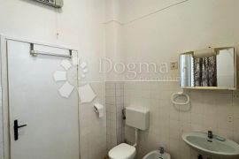 Svijetli Stan s Novom Fasadom -  74m2, Pula, Daire