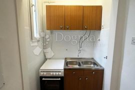 Svijetli Stan s Novom Fasadom -  74m2, Pula, Apartamento