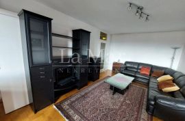 PERJAVICA-četverosoban stan na 5-tom katu, Zagreb, Apartamento