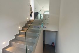 Costabella, novogradnja, etaža 182 m2, pogled, terasa, lift, garaža, Rijeka, شقة