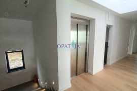 Costabella, novogradnja, etaža 182 m2, pogled, terasa, lift, garaža, Rijeka, Apartamento