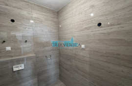 Grad Krk, luksuzan stan 100m2 + krovna terasa 120m2, prvi red do mora, Krk, Appartement