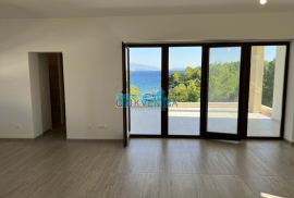 Grad Krk, luksuzan stan 100m2 + krovna terasa 120m2, prvi red do mora, Krk, Appartement