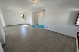 Grad Krk, luksuzan stan 100m2 + krovna terasa 120m2, prvi red do mora, Krk, Apartamento