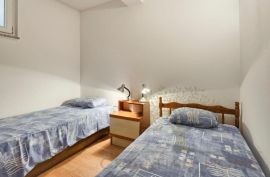 Stan s dvije spavaće sobe, Pula, Διαμέρισμα