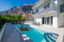 Bast, luksuzna vila sa bazenom na mirnoj lokaciji - 254 m2, Baška Voda, House