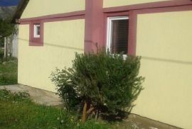 Prodajem kucu u Podgorici-naselje Zagoric, Podgorica, House