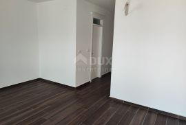 OTOK PAG, POVLJANA - 3s+db stan u novogradnji PRVI RED DO MORA, Povljana, Appartement