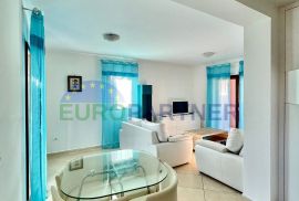 Stan u Novigradu na atraktivnoj lokaciji, Novigrad, Apartamento