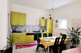 Prodaja stana u novijoj zgradi na Saršonima  1S+DB  52 M2+238 M2 okućnice, Viškovo, Appartment