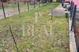 Prodaja stana u novijoj zgradi na Saršonima  1S+DB  52 M2+238 M2 okućnice, Viškovo, Appartamento