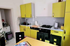 Prodaja stana u novijoj zgradi na Saršonima  1S+DB  52 M2+238 M2 okućnice, Viškovo, Flat