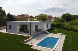 Kuća Prodaje se prizemna kuća s bazenom u okolici Marčane, Marčana, Maison