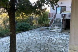 CRIKVENICA, JADRANOVO - SAMOSTOJEĆA KUĆA S GARAŽOM - 270 METARA OD MORA!!! PRILIKA!!!, Crikvenica, Haus