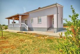 Obiteljska kuća sa velikom okućnicom, Valtura, Istra, Ližnjan, Casa